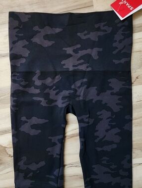 SPANX Look At Me Now Black Camo Ecocare Seamless Leggings Size Small